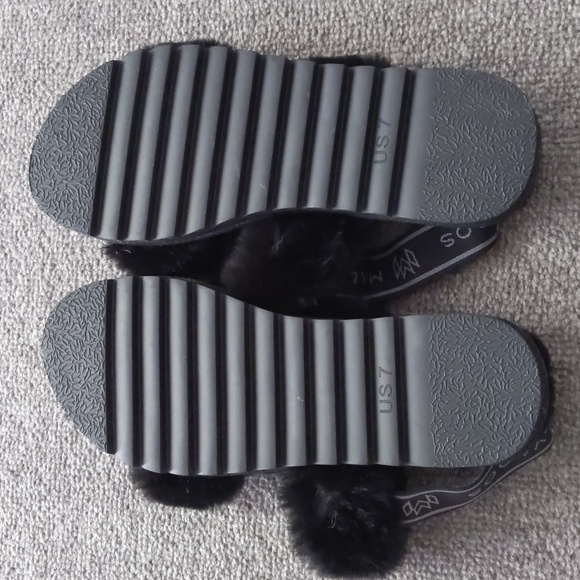 Sandals/house shoes - Picture 3 of 3